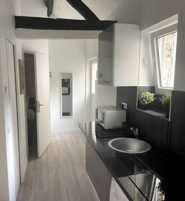 Quartier de Javel Apartment | Tranquil Stay at Cosy Daisy Near Eiffel Tower - 10/10 Rated