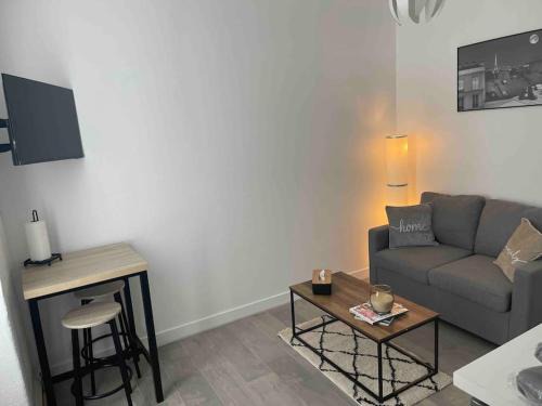 Quartier de Javel Apartment | Enchanting Eiffel Tour Retreat for Family-Friendly Getaways