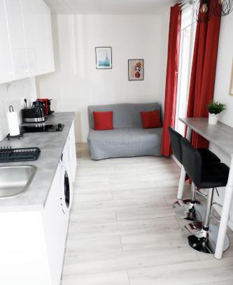 Quartier de Javel Apartment | Cozy Eiffel Tour Retreat with Family-Friendly Amenities