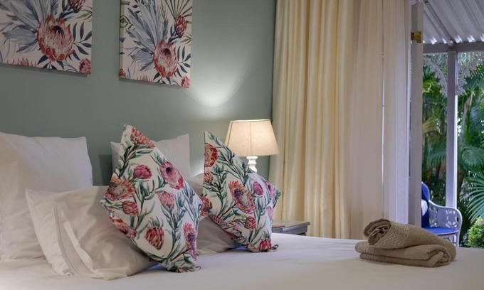 Port Edward House | Exceptional Eight Palms: Family-Friendly with Breakfast Included