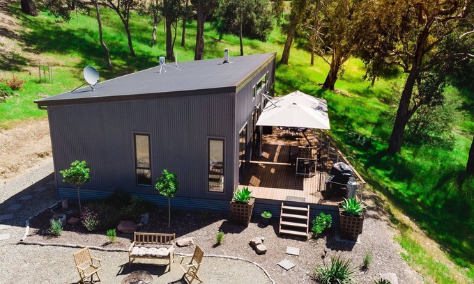Eildon House | Unforgettable Eildon 138 with Panoramic Views & Pool