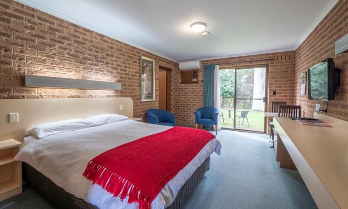 Eildon Hotel | Discover Eildon Parkview Motor Inn: Family-Friendly Retreat