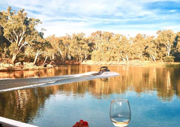 Eildon Hotel | Inviting Eildon Parkview Motor Inn with Kitchen & Accessibility