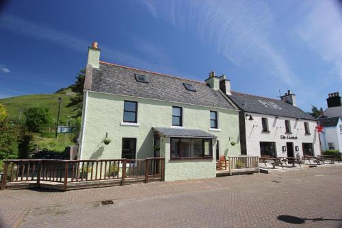 Dornie House | Experience Eilean Donan View: Family-Friendly 4-Star Escape