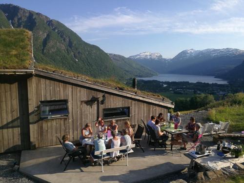 Roldal House | Unique Barn Retreat in Røldal - Family Friendly Escape