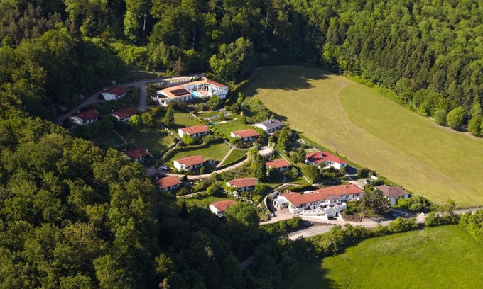 Einbeck Hotel | Discover Einbecker Sonnenberg: Family & Pet Friendly Retreat