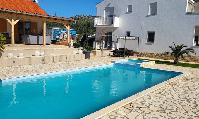 Kakma Apartment | Tranquil Oasis: Spa, Ocean View & Pool Near Biograd