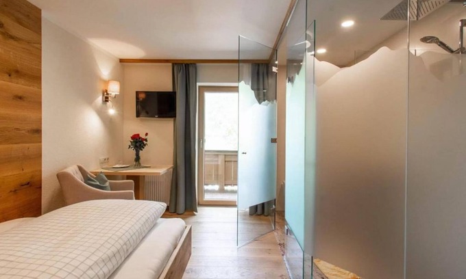 Pertisau Apartment | Comfortable Einzelzimmer at Apartements & Pension Marxenhof