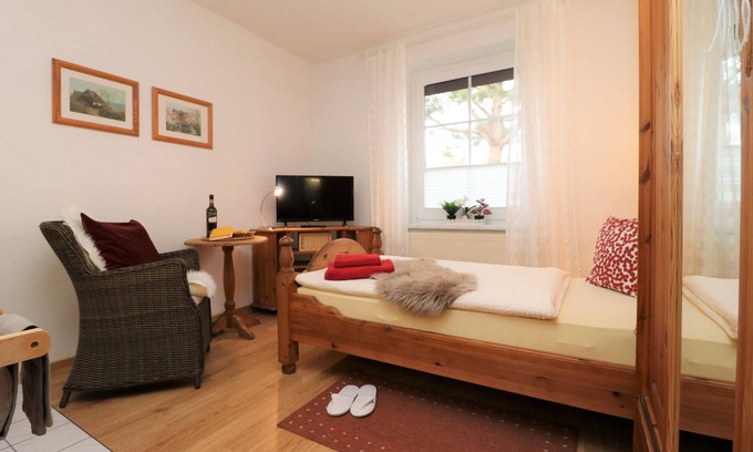 Ostseebad Ahrenshoop Apartment | Cozy Single Room with Kitchen Between Bodden and Sea