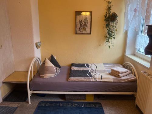 Munchenbernsdorf House | Cozy Ground Floor Single Room - Guest Rated 8/10