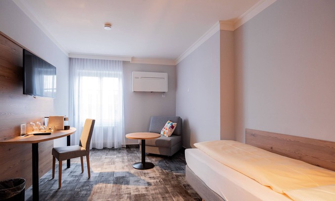 Ehingen Apartment | Comfortable Einzelzimmer Standard with Spa & Pet-Friendly Options