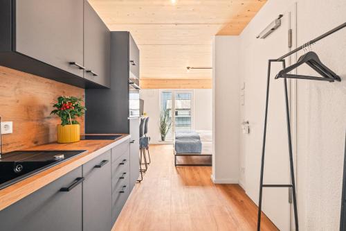 Friedrichshafen Apartment | Comfortable Einzimmer Wohlfühlapartment VIER with AC