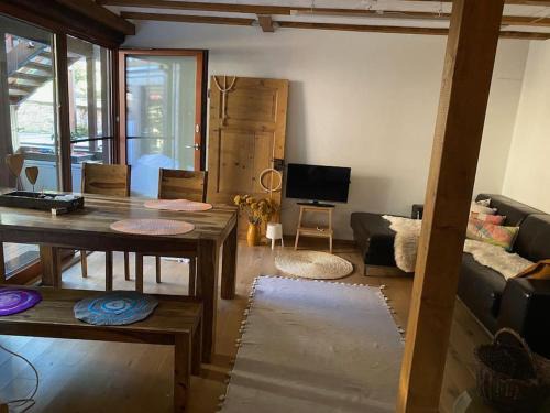 Frankisch-Crumbach Apartment | Cozy Apartment with Sauna, Pool & Oceanfront Views