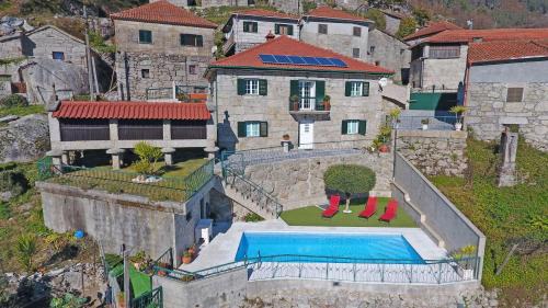 Terras de Bouro House | Discover Eira Costa House: Pet-Friendly & Family-Welcoming