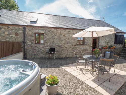 Llanrhystyd House | Experience Eirlys Llanrhystud: Pet-Friendly Getaway