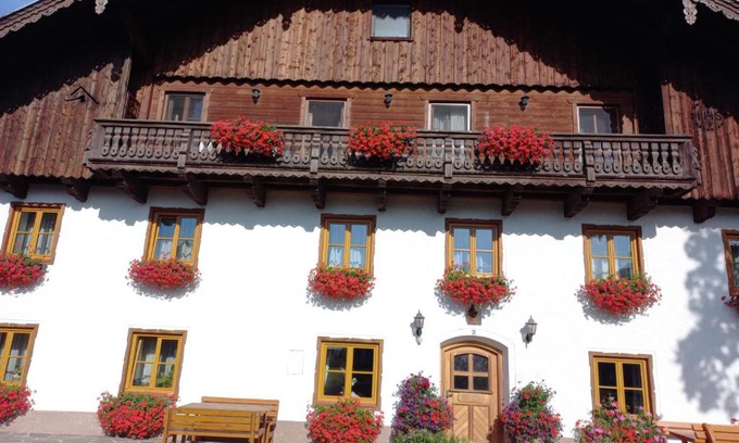 Sankt Wolfgang im Salzkammergut Apartment | Family-Friendly Eisl: Guest Rated 9.2/10 for Comfort