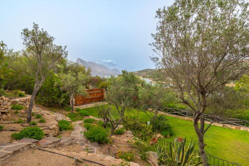 Tiriddo House | Coastal Serenity at EJA by DomusAway - Family Friendly Stay