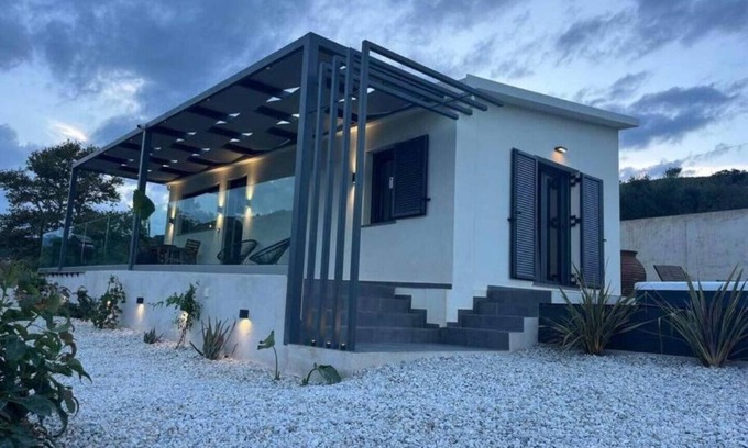 Platanias House | Relaxing Escape at Ek Ornelakis with Hot Tub & Ocean View