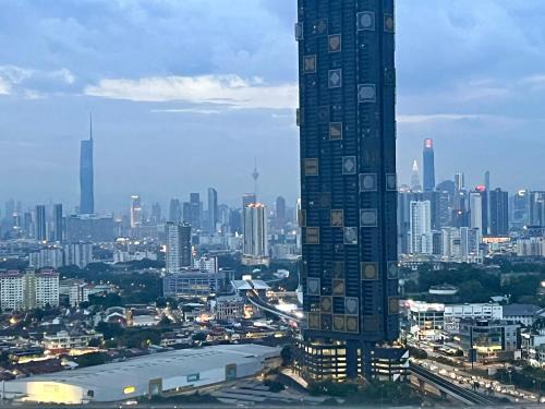 Taman Mutiara Apartment | Stylish Eko Cheras Loft: Pool & Ocean Views Await You