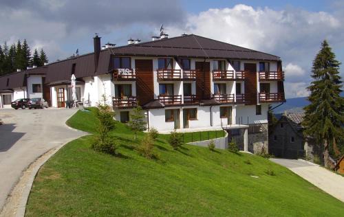 Babanovac Resort | Enjoy Eko-FIS Vlašić: Family-Friendly with Pool & Hot Tub