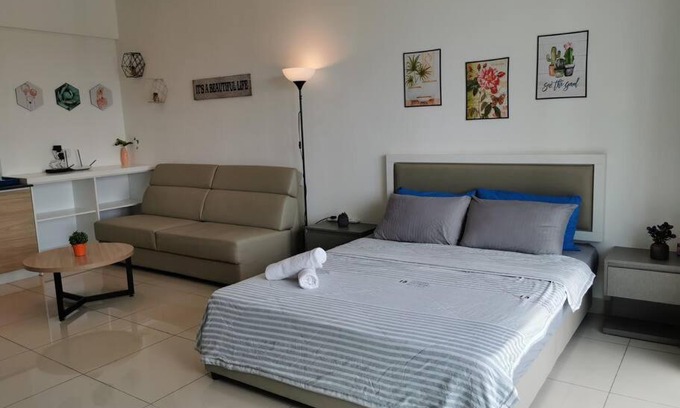 Bangi Sentral Apartment | Modern Eko Studio@EVO SOHO BANGI with NETFLIX & Pool
