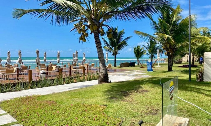 Porto de Galinhas Apartment | Beira Mar Escape: Top-Rated Oceanfront Hotel with Pool