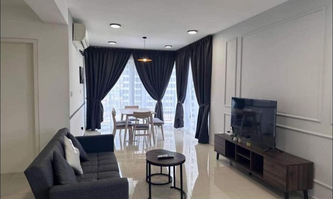 Taman Mutiara Apartment | Discover Ekocheras Residence: Pool, Breakfast & Family Fun