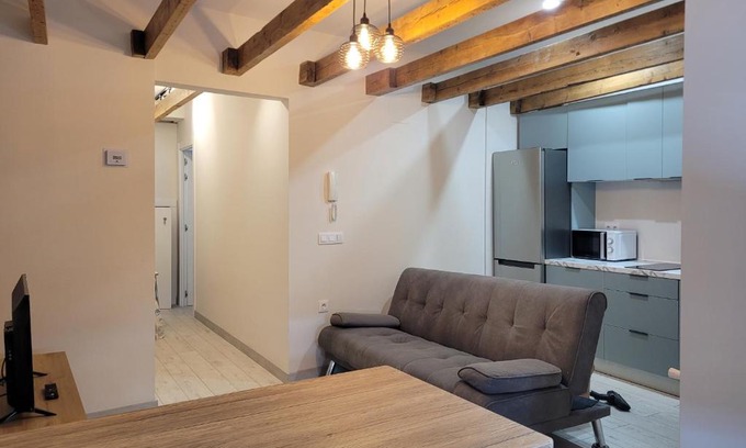 Leon Apartment | Guest Favorite: El Ático de Entrevías with Garage & WIFI