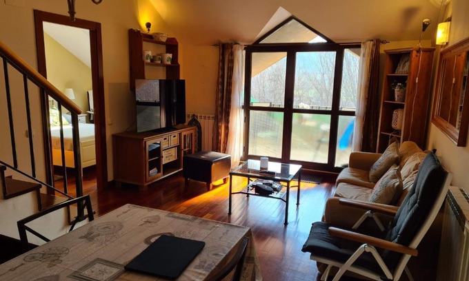 Boltana Apartment | El ático de la Gorga: Family-Friendly Retreat with Pool