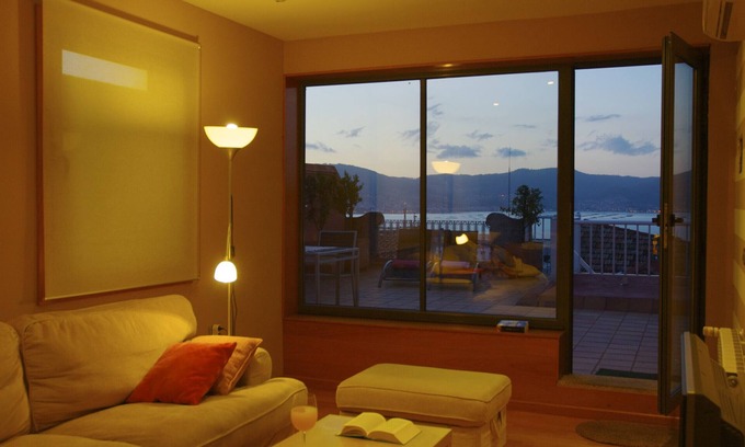 Maria Auxiliadora Apartment | El Ático de Vigo: Private Terrace & Ocean Views Await