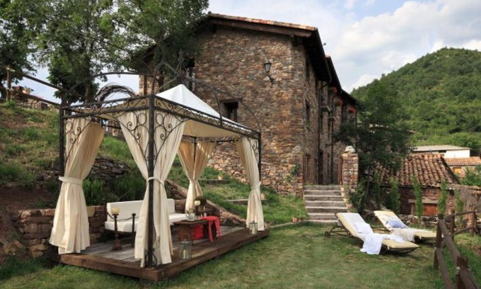 Renanue House | Pet-Friendly Escape at El Acebo de Casa Muria - Rated 9.7