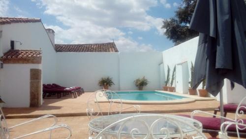 La Cumbre House | Experience El Aleznal: Oceanfront Bliss with Pool Access