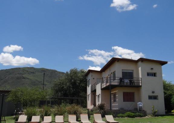 La Falda Apartment | Discover El Algarrobo Escondido: Top-Rated Family Retreat