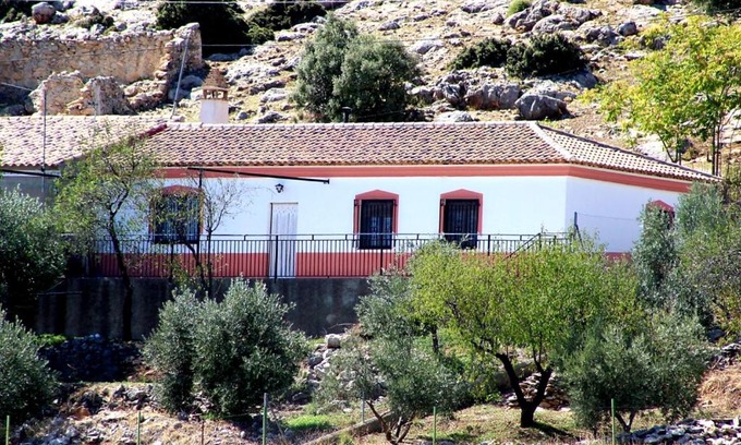Campocamara House | Experience El Almendro de Fuentes Nuevas - Rated 10/10!