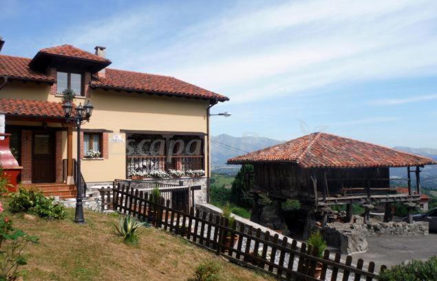 Lago House | Discover El Andrinal: Family-Friendly Getaway Awaits