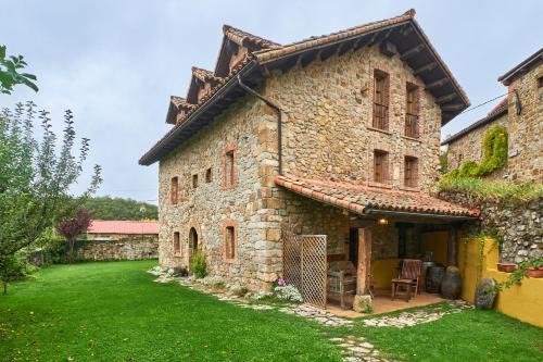 Robledo de la Guzpena Apartment | Top-Rated El Apartamento: Family-Friendly & Accessible Stay