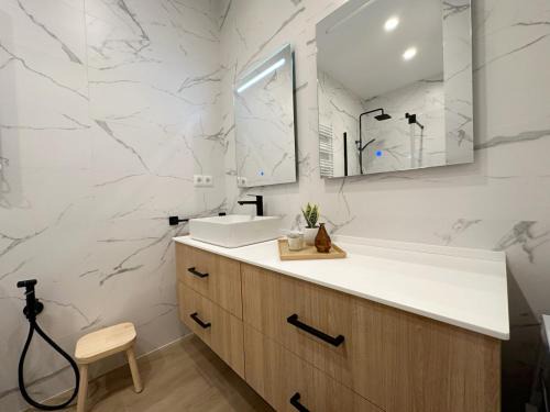 Ajo Apartment | El Arrecife: Family-Friendly Retreat with Pool & Pet Perks