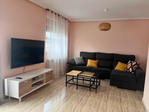 Barco De Avila House | Charming Casa Nueva: Family-Friendly Retreat by Sierra de Gredos