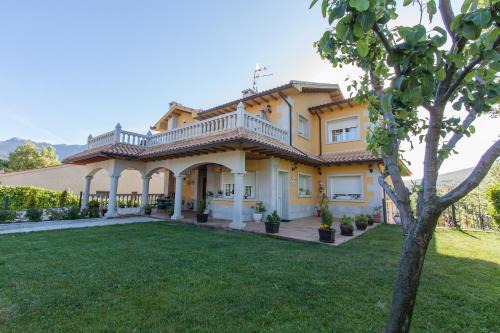 Cercedilla House | Experience El Balcón de Siete Picos: 4-Star Oceanfront Stay
