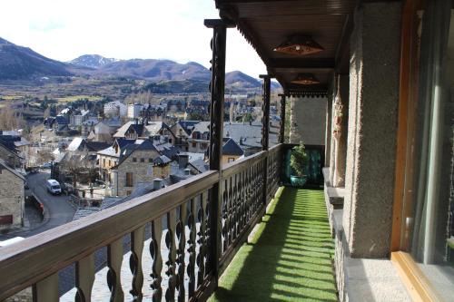 Sallent de Gallego House | Discover El Balcón del Garmo: 4-Star Family-Friendly Escape