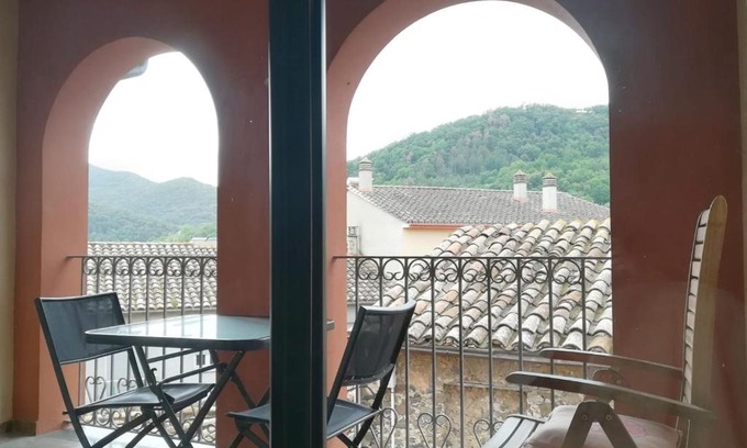 Sant Jaume de Llierca Apartment | Family-Friendly Retreat at El Balco del Llierca
