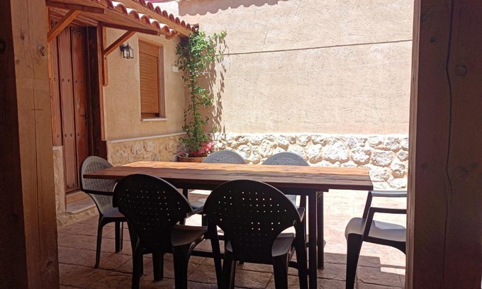 Penafiel House | Pet-Friendly El Balcon de Peñafiel with High Guest Ratings