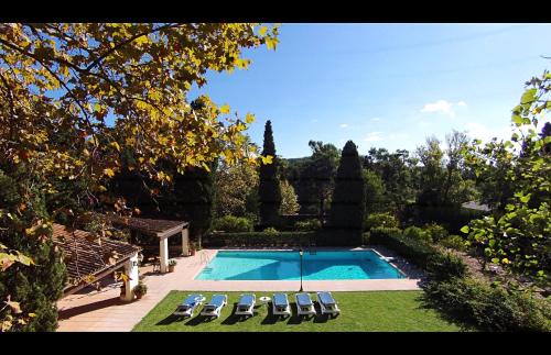El Vila Villa | Experience El Bikoro: 4-Star Pet-Friendly Paradise
