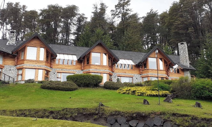 Villa La Angostura Hotel | Exceptional Hosteria Amigos del Bosque: Pool, Spa & Breakfast