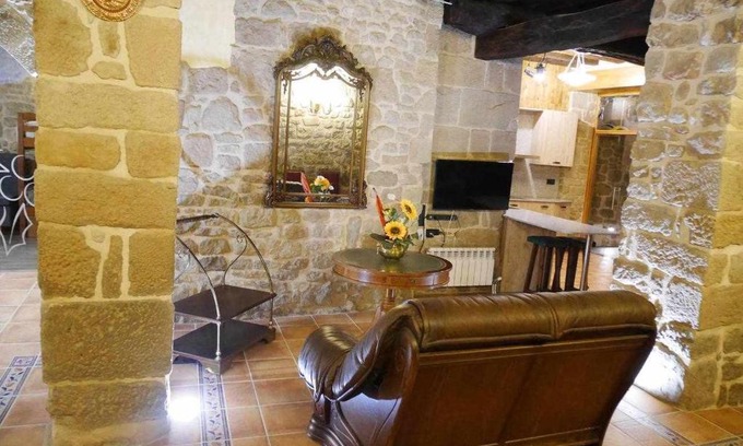 Freixenet House | Historical El Bressol de Cal Feixas with Family-Friendly Amenities
