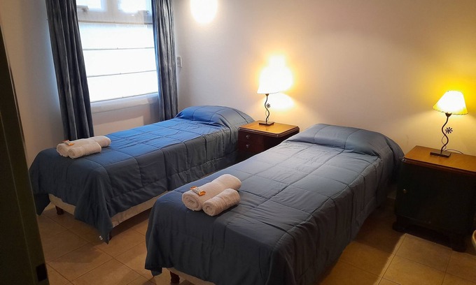 Macrozona Bahia Redonda y Primeros Faldeos Apartment | Family-Friendly Stay at EL Calafate Centro with Kitchen