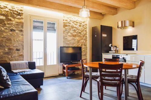 Besalu Apartment | Discover El Call LEstudi in Besalú's Historic Jewish Quarter
