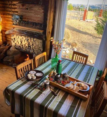 Villa Berna Cabin | El Camino: Guest Rated 10/10 with Family-Friendly Amenities