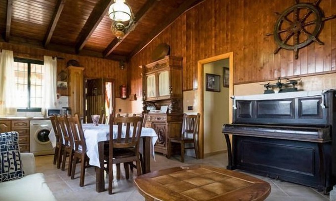 Antequera Cottage | El Canal rural accommodation for 9 people