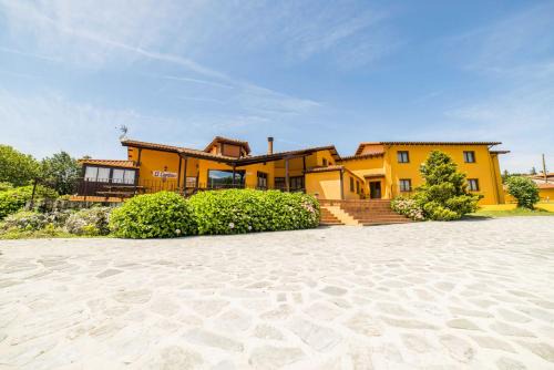 Llanes Hotel | Discover El Canton: Family-Friendly Haven with High Ratings